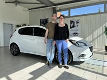 Familie Frei aus Flumenthal mit ihrem Opel Corsa